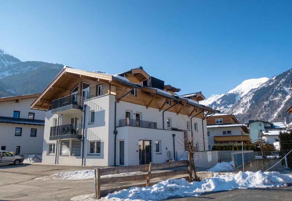 Falken Suites ONE With Garden