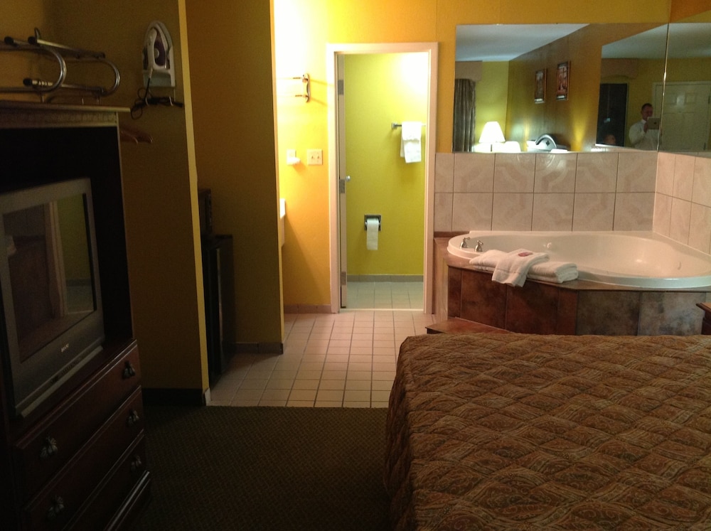 Colonial Inn & Suites /Airport/Graceland, photo 22