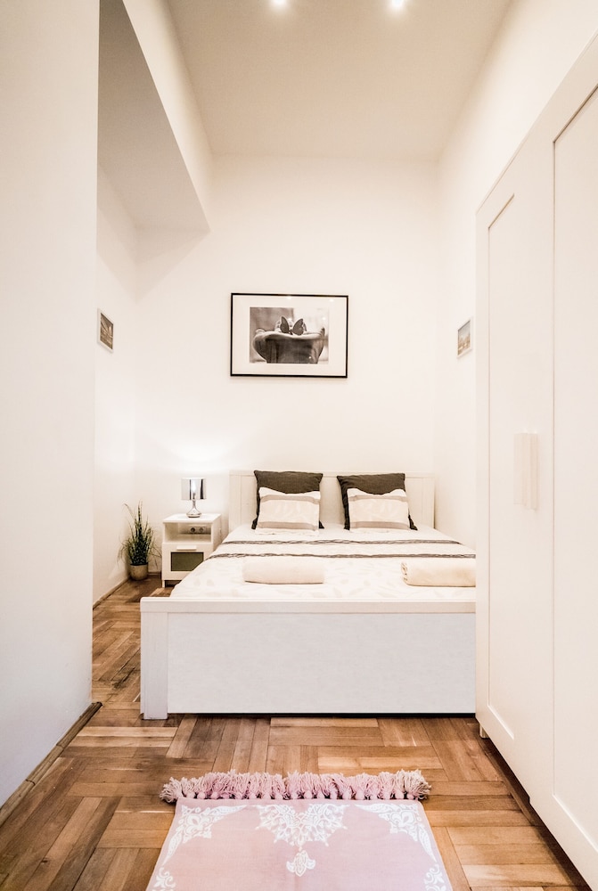 Real Apartments Klauzal II view 3