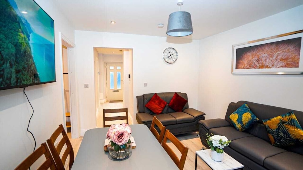 4-Bed 3-Bath Haven Perfect for 8 Guests