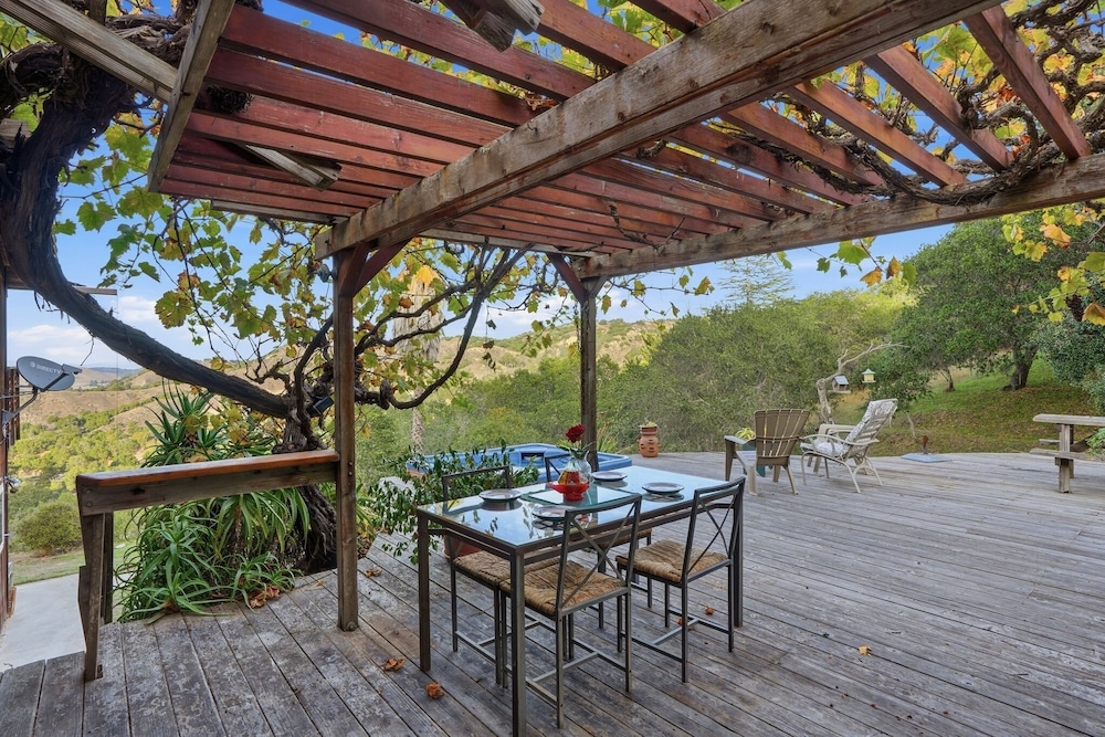 Peaceful Retreat With Panoramic Views 3 Bedroom Home