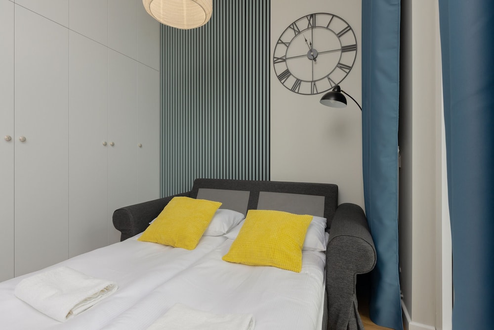 Studio With AC Warsaw Wola by Renters view 3