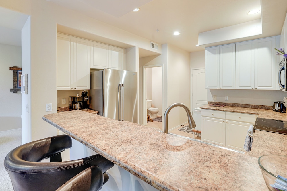 1 Mi to Golf: Lake-view Condo w/ Pool in Chandler!