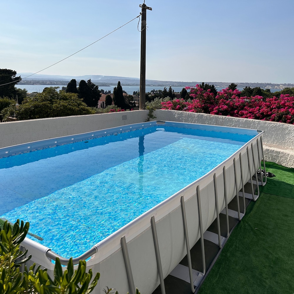 Rock Garden Villa in Isola