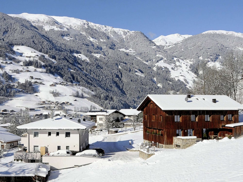 Grand Apartment in Mayrhofen With Infrared Sauna & Artistic Interiors