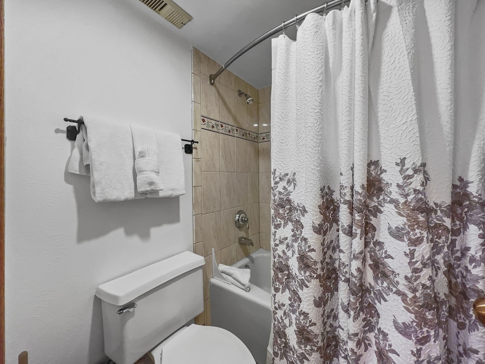 Sl299 Spruce Lodge 2br 2ba 2 Bedroom Condo by RedAwning view 5