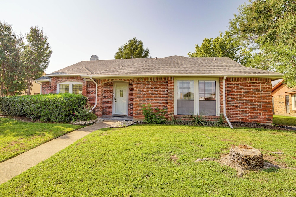 Fenced-in Yard: Home < 1 Mi to Lake Ray Hubbard!