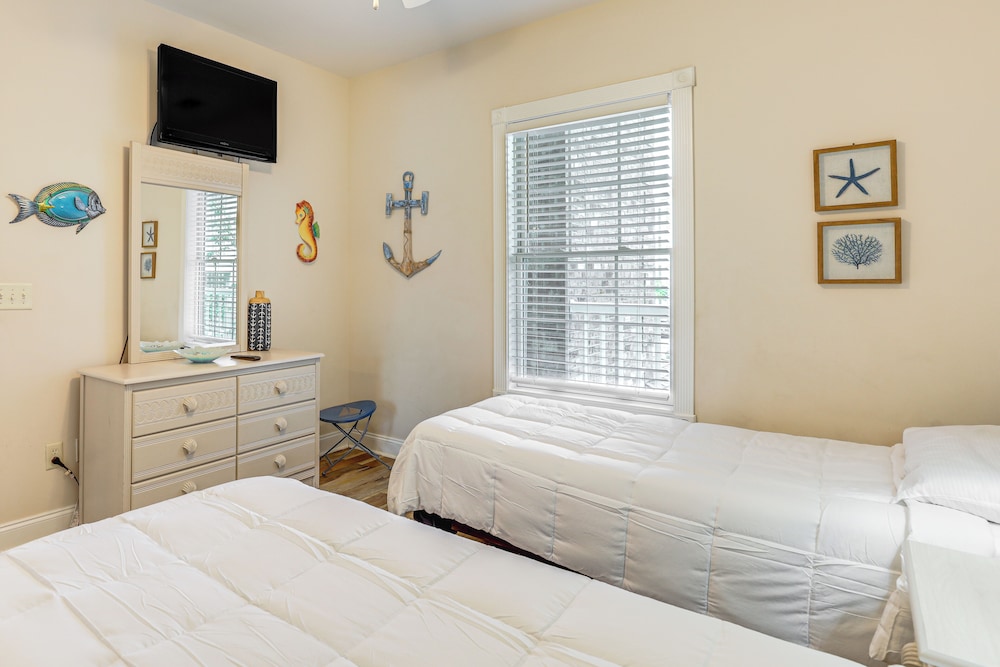 Golf Course Getaway w/ Pool Access in Myrtle Beach