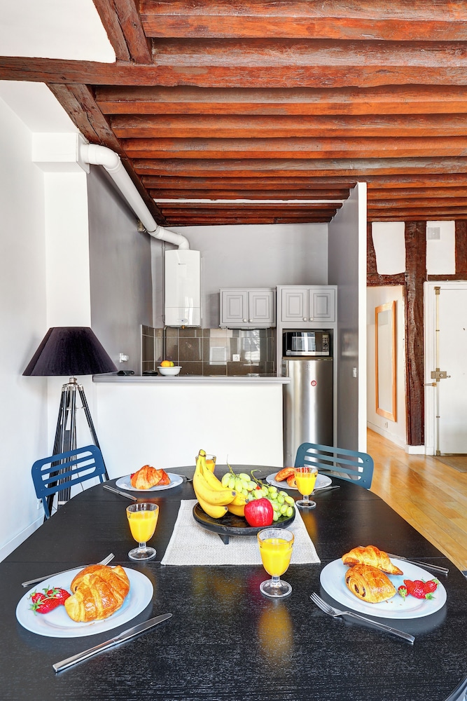Charming 1BR Steps from Saint-Germain