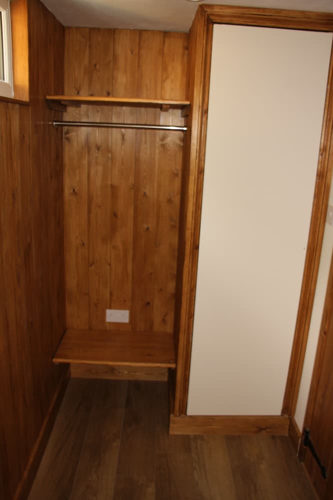 Hayne Barn Estate - Private Estate : 6 Eco Lodges - 1 Studio