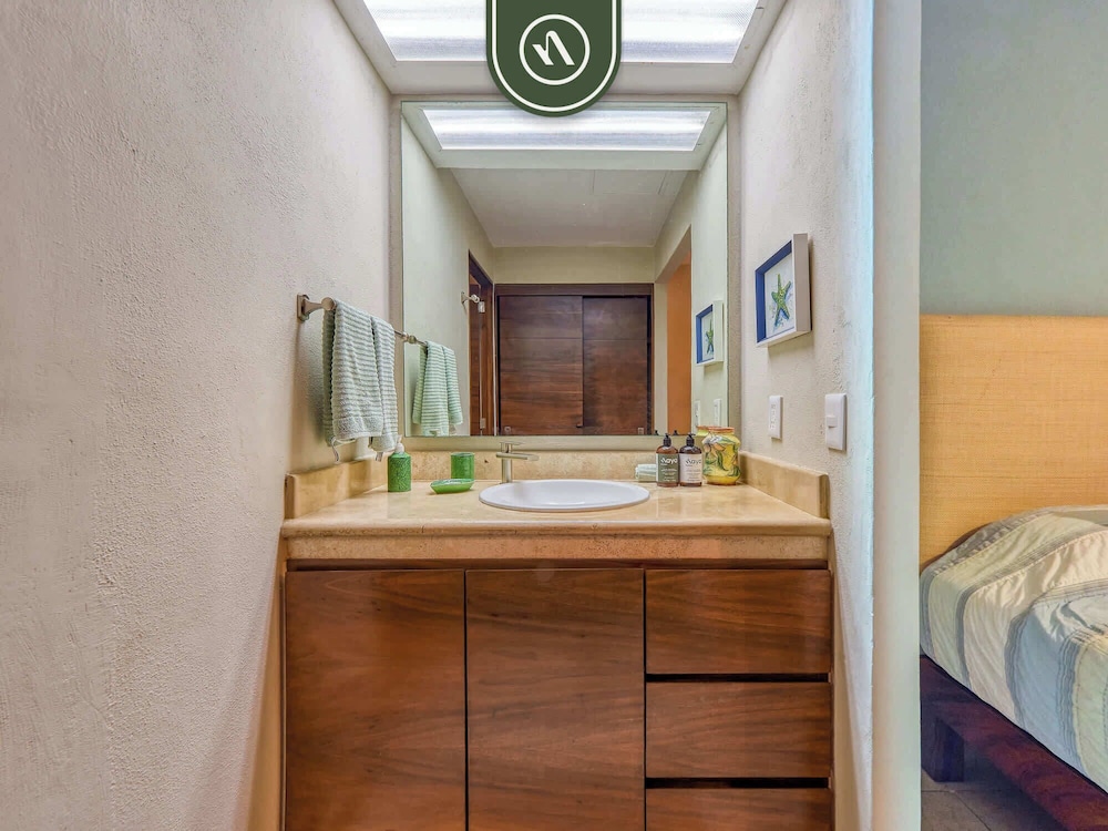 Oceanview 4 BR Condo - Pool - Beach - Terrace