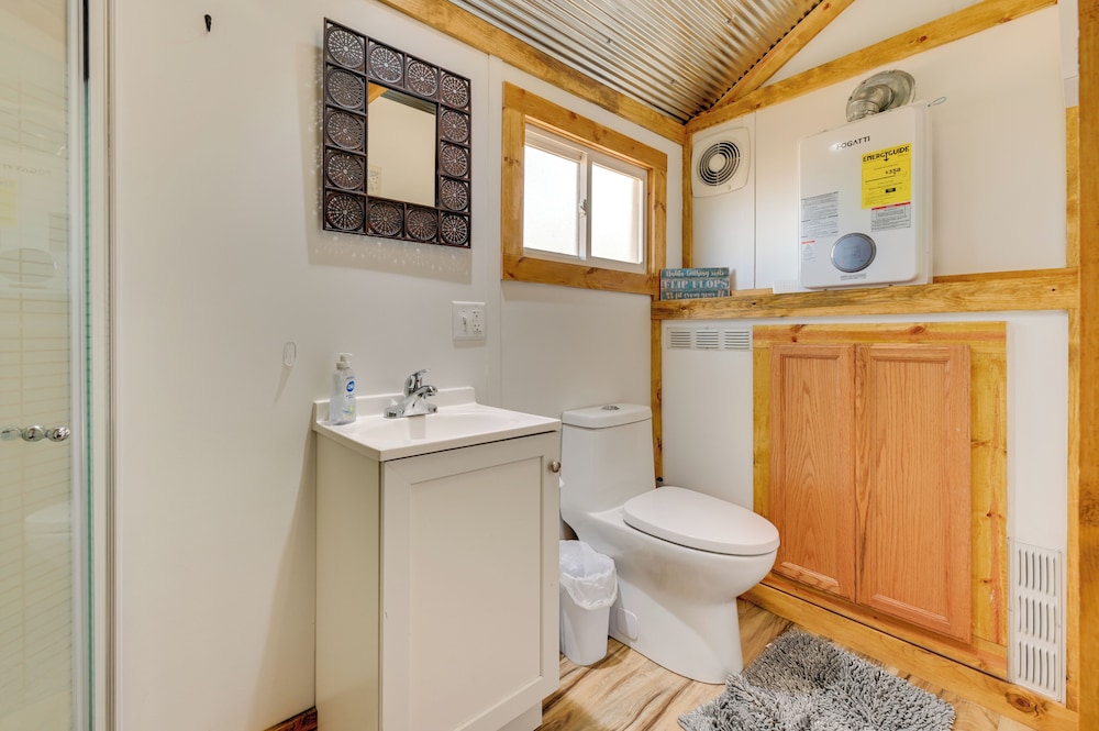 Iowa Tiny Cabin Near Pine Lake State Park