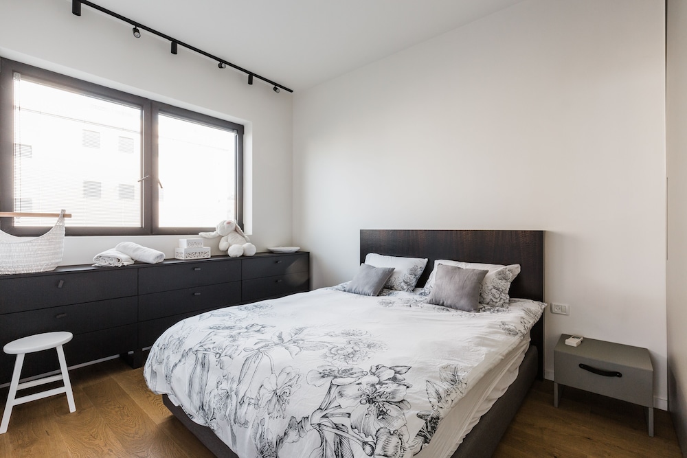 New luxury Apt in Neve Tsedek 3BDR N17 view 3
