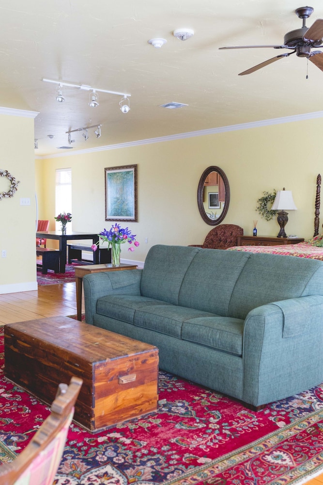 High Cotton Inn