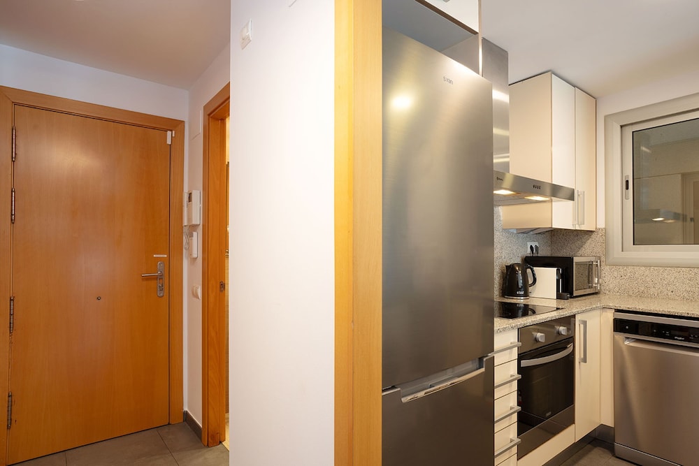 Modern Apartment Near Pl Espa a