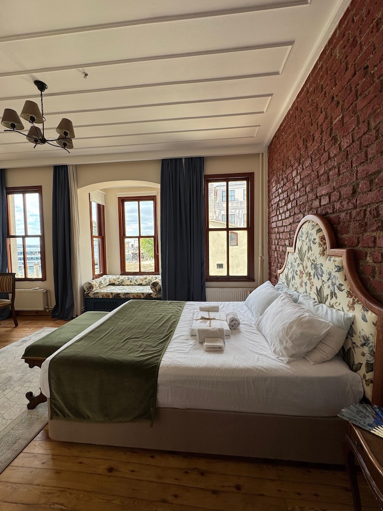 Levant Pension de Luxe