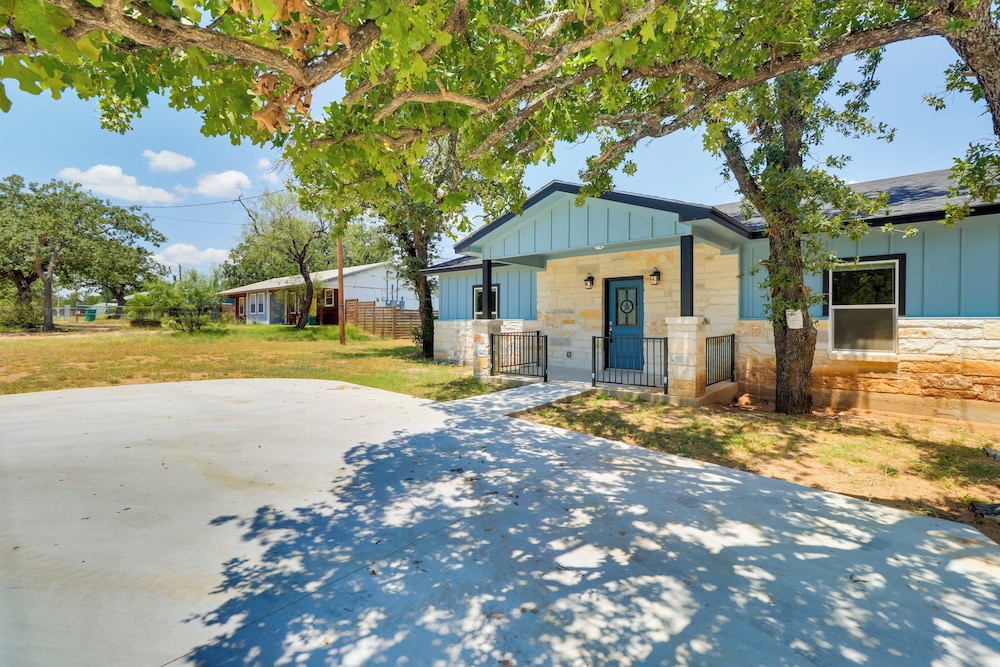 1 Mi to Lake Lbj: Peaceful Home w/ Patio & Yard!