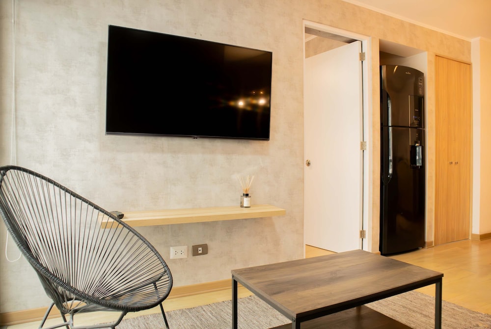 w Bright 1BR w Private Balcony in Barranco