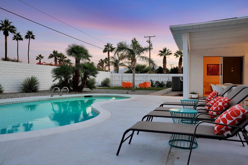 Retro Desert Retreat - Ideal Palm Springs