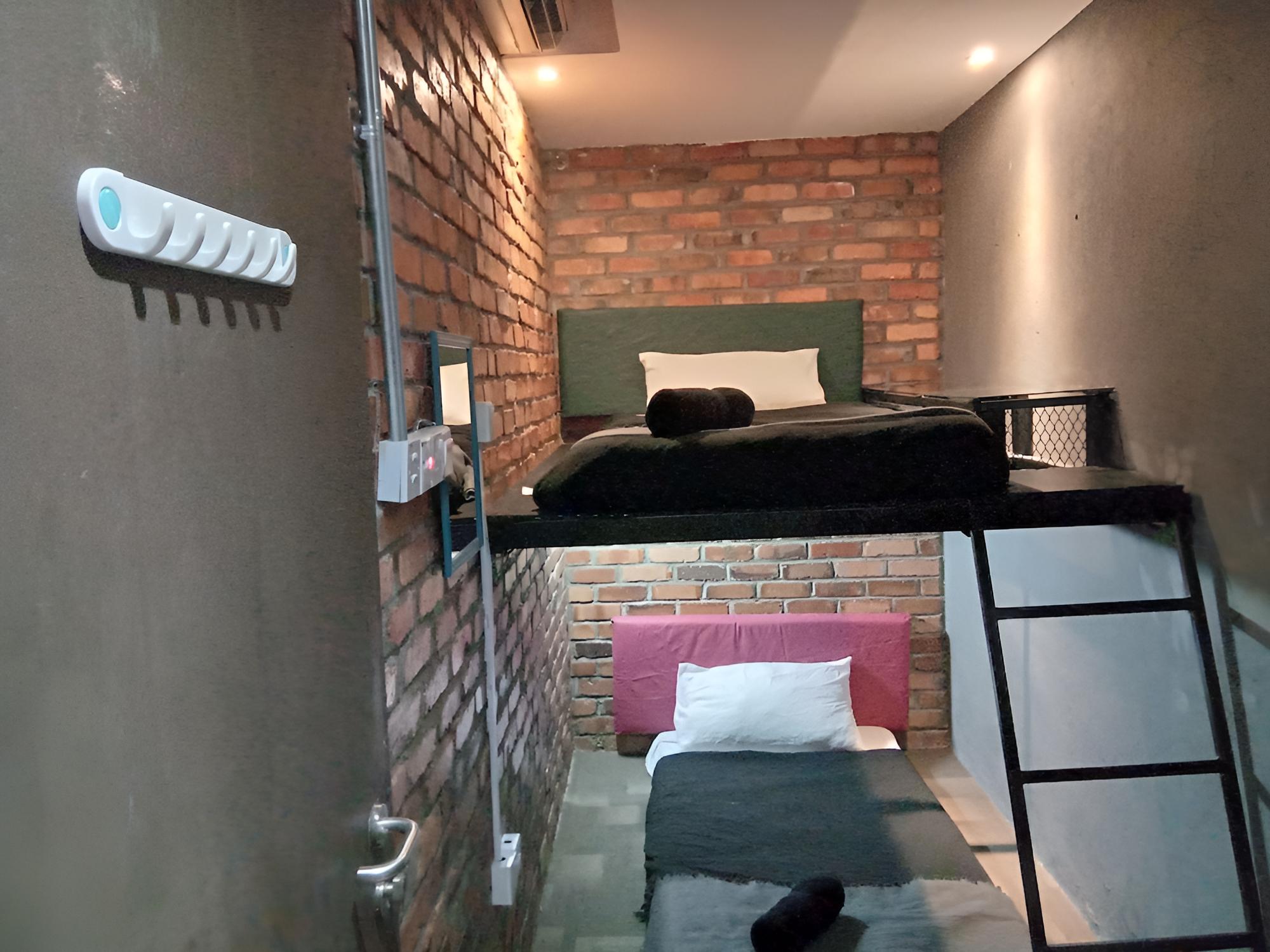 Bunker Hotel & Restaurant