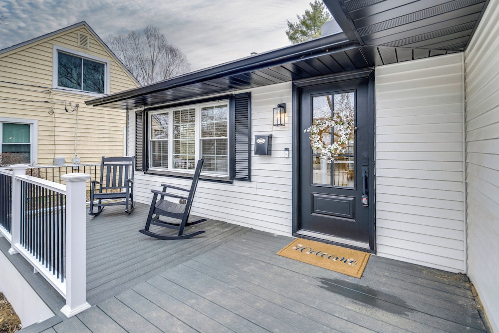Screened Patio & Fire Pit: Modern Westerville Home