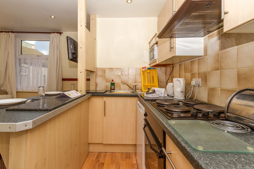 Lynton Apartments