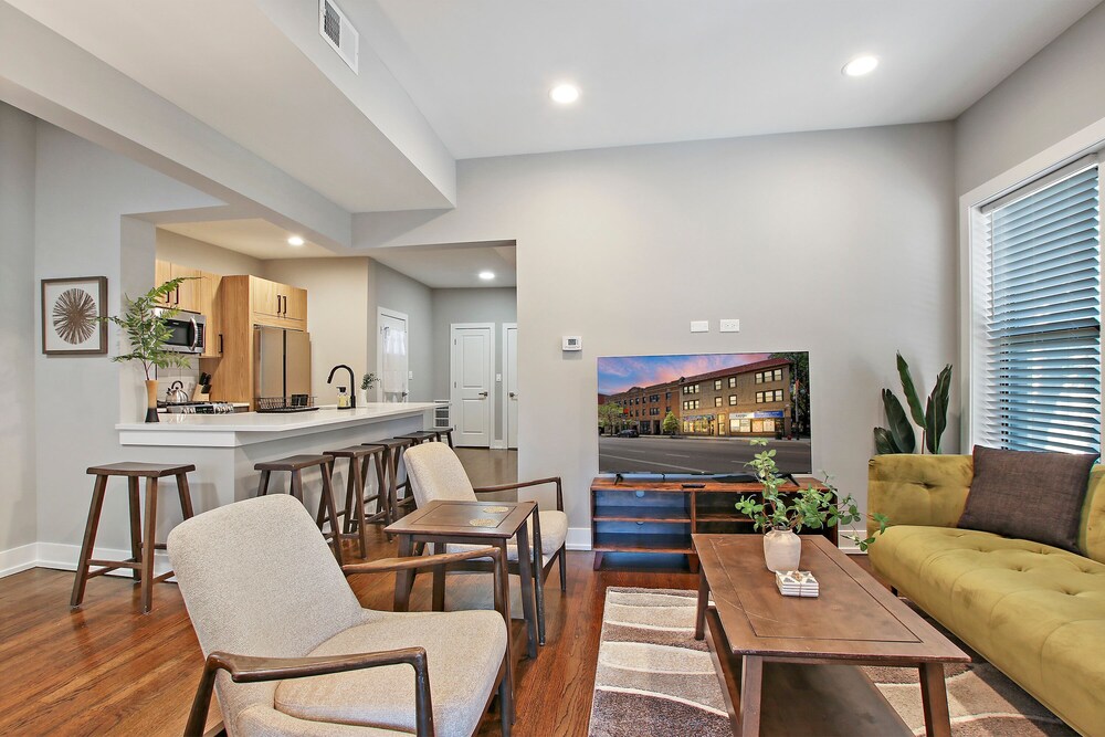 3BR Well-Furnished Apt - Kedzie 3F