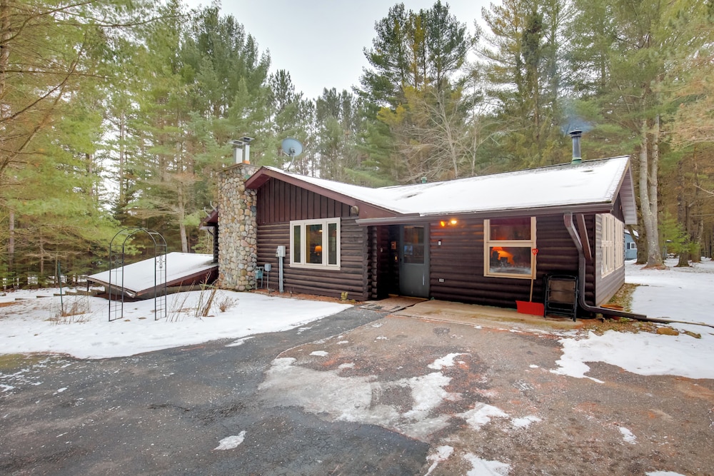 Family Gem Near the Chain of Lakes in Eagle River!