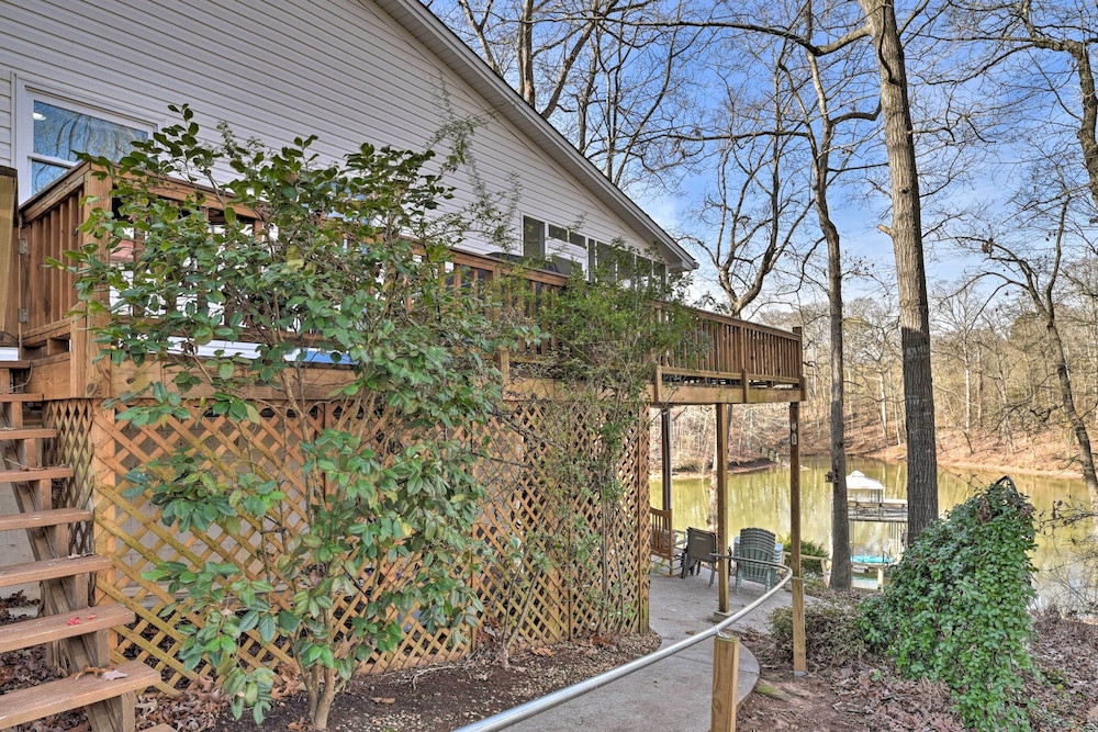 Large Lavonia Home w/ Party Dock on Lake Hartwell! - Property Image 9
