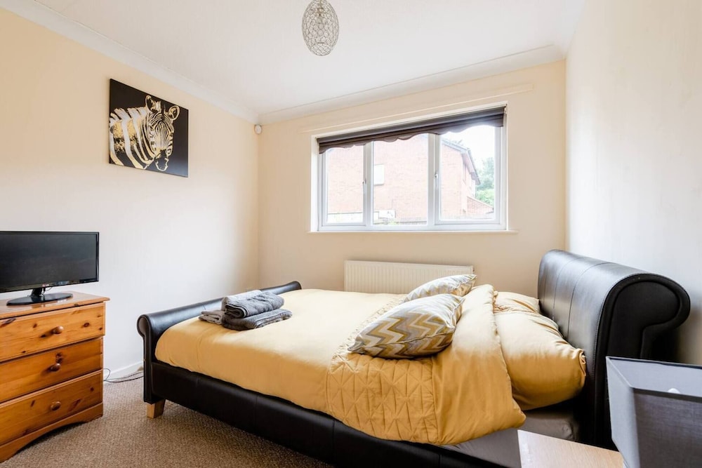 Charming 1-bed Apartment in Luton view 4