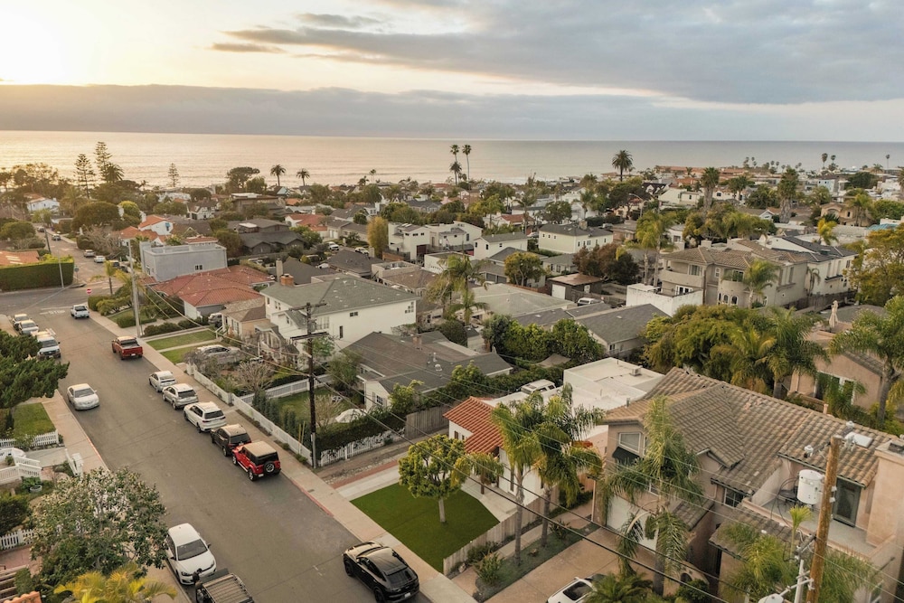 La Jolla Stay w/ Firepit & Walk to Beach Arenas