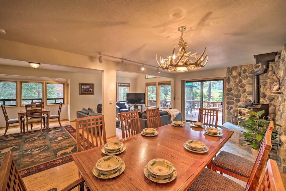 Hot Tub & Deck: Truckee Golf Course Home