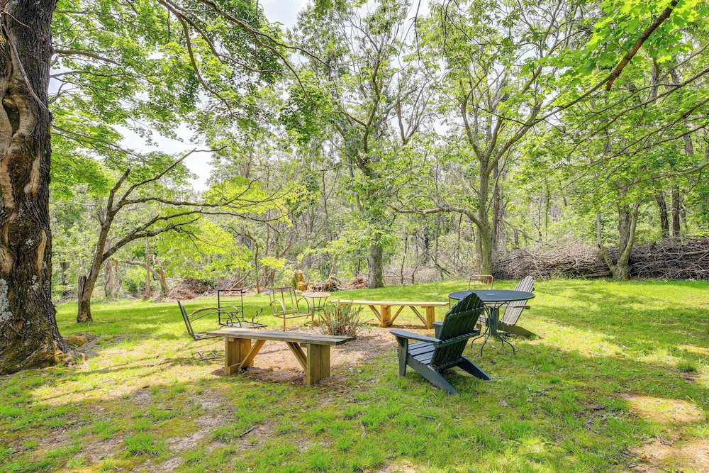 Near Blue Ridge Parkway: Galax Home w/ Mtn Views!