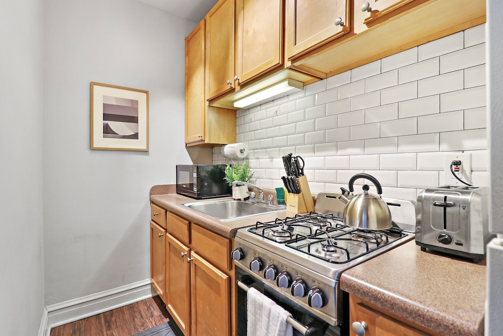 Cozy Charm Studio Apt - Kenwood 205