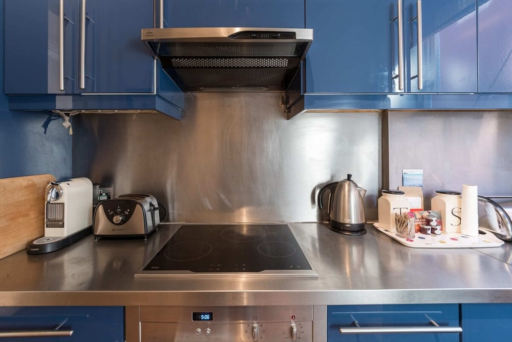 Homely 2 Bedroom Victorian Apartment in Hampstead