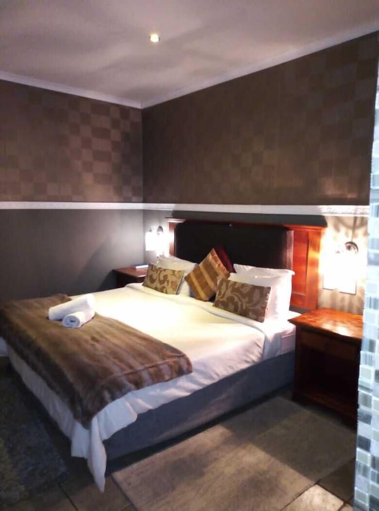 Bread & Barrel Bellville  Guesthouse