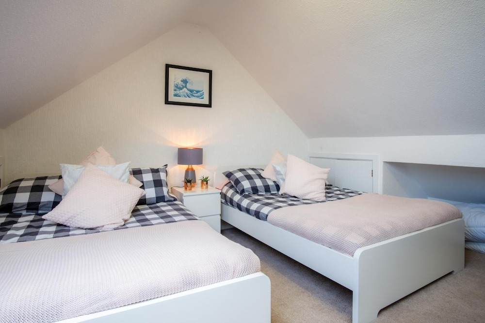 Taliesin - 5 Bedroom Holiday Home - Tenby