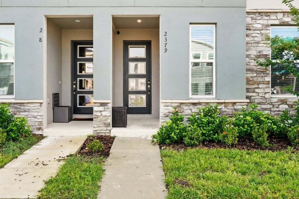 Beautiful Chic Radiance Home With Pool 5 Bedroom Townhouse