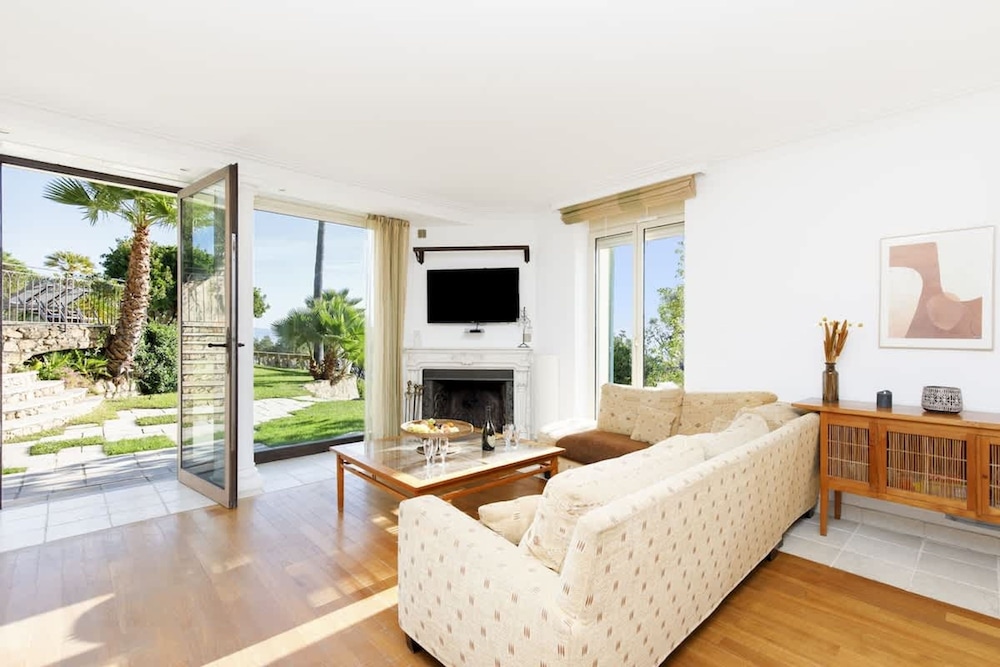 Magnificent Villa With sea View in Theoule sur Mer