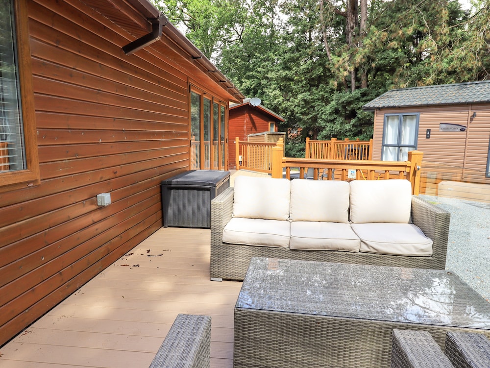 Lakes Lodge