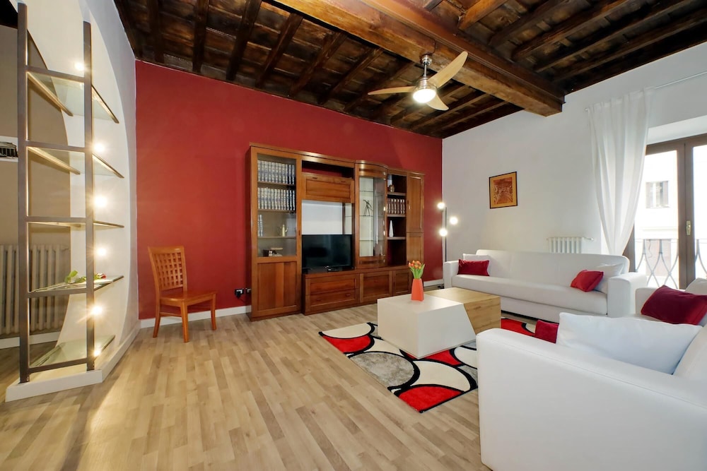 Luxury Navona Apartment