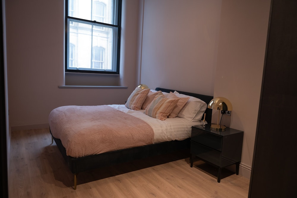 Luxury Stunning 2bed Apt City Centre view 2