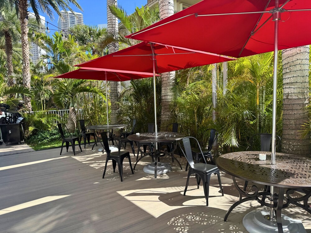 Modern Beachwalk Apt 805
