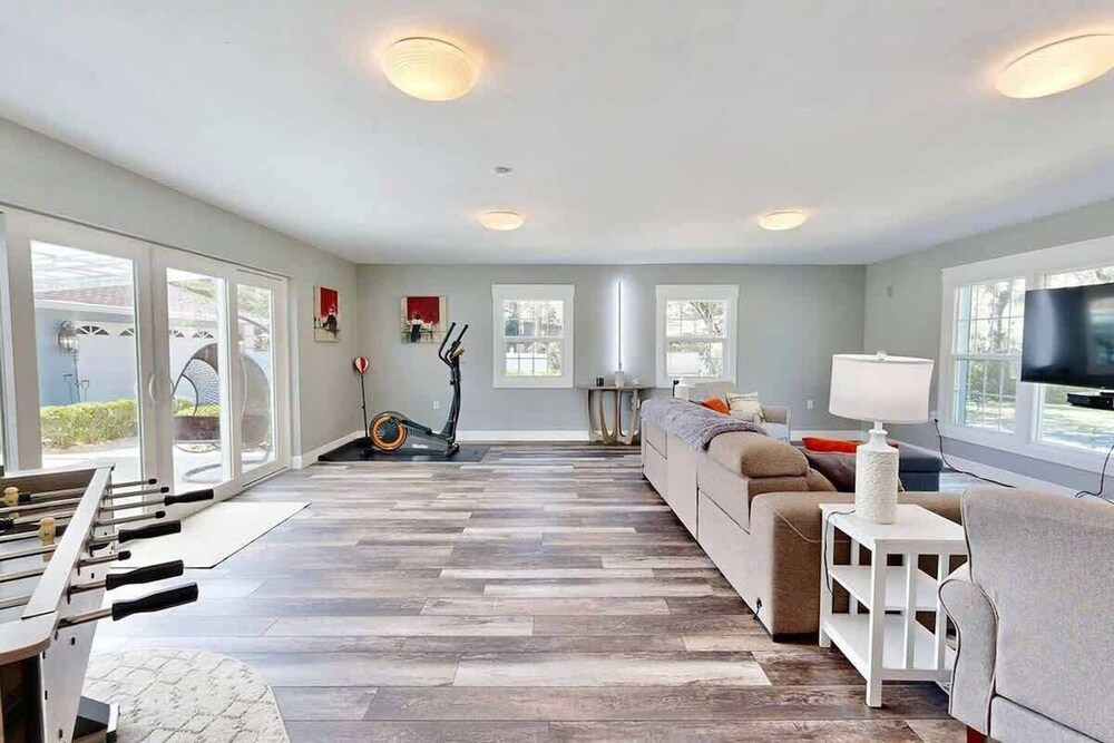 Executive 5 Bedroom Pool Home, Dade City!