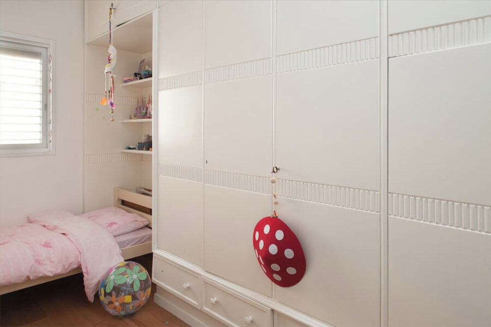 Spacious & Stylish 3BR Apt w Beautiful Street View view 2