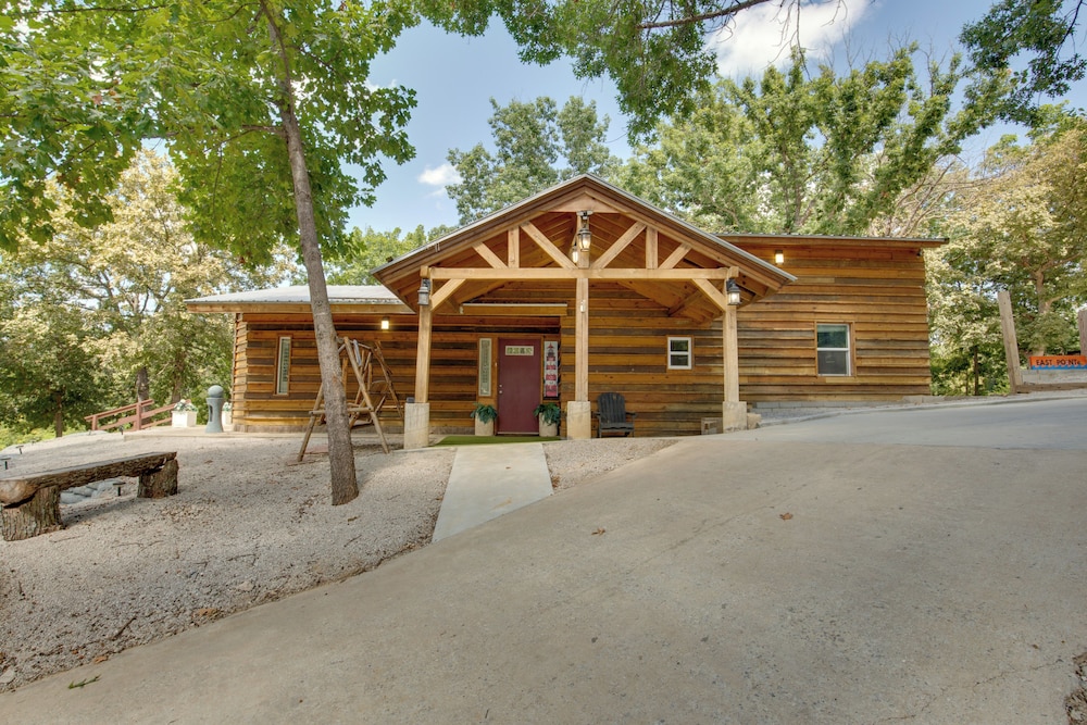 'bayview' - Lakefront Family Cabin in Odessa!