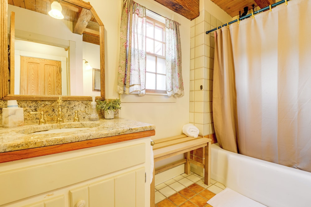 10 Mi to Mt Snow! Grand Estate Built to Entertain