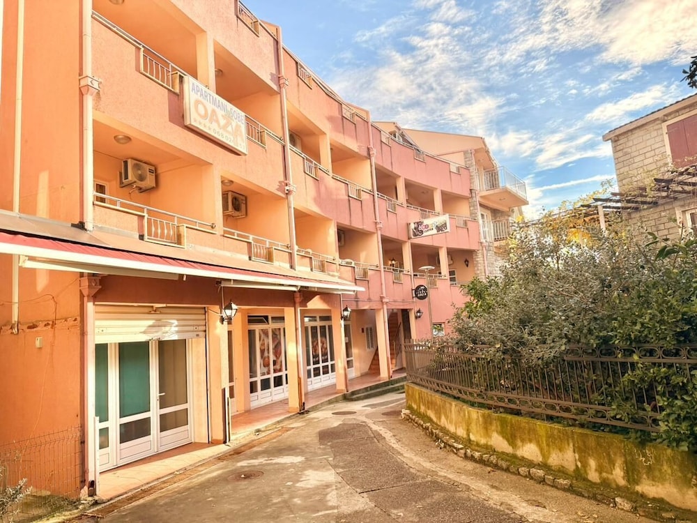 Beachfront Apartments Oaza 2