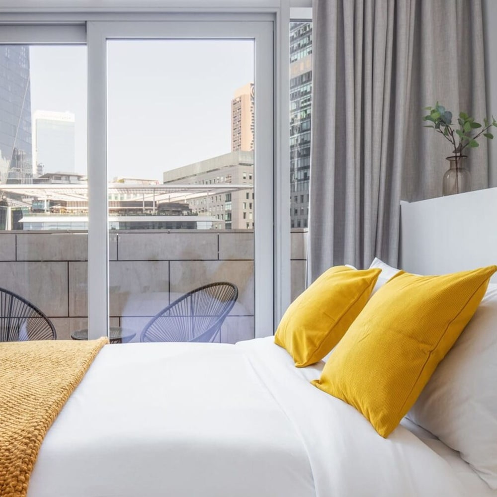 Silkhaus Modern Studio in Difc Iconic Tower Pool