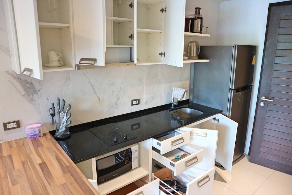 Emerald 215 - Studio With Balcony and Shared Pool